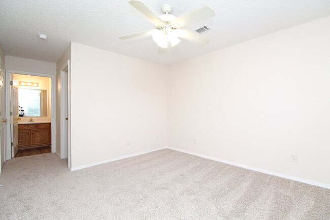 Building Photo - 2BR/2BA End Unit in West Pensacola – Pet F...