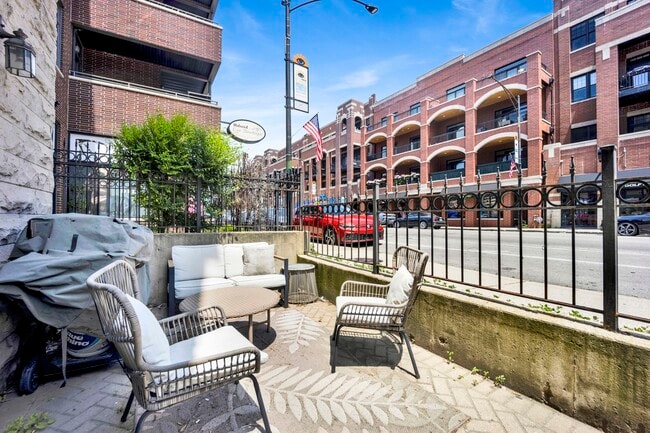 Building Photo - 2846 N Halsted St