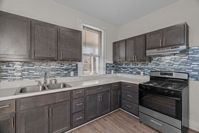 Building Photo - 6811 Etzel Ave