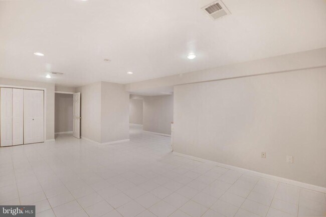 Building Photo - 13920 Wagon Way