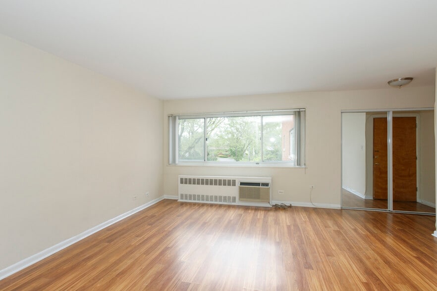 8600.Skokie.C1-4 - Garden House Apartments