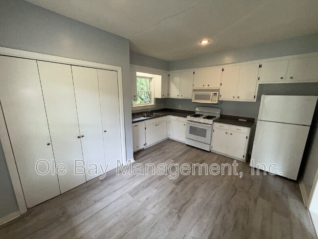 Building Photo - 731 Jemison St