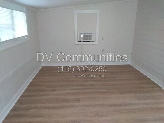 Building Photo - 2609 4th St S