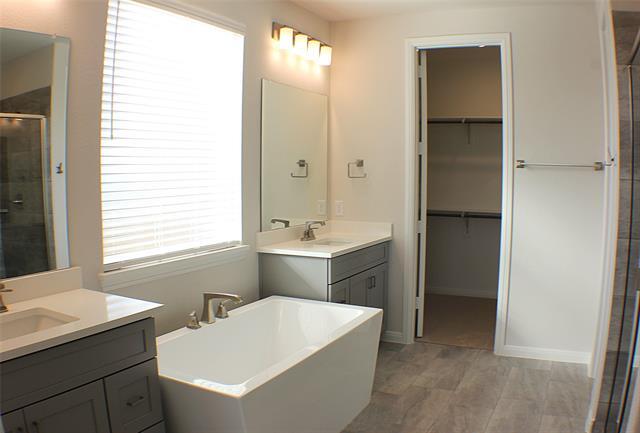 Building Photo - 14461 Mietner St