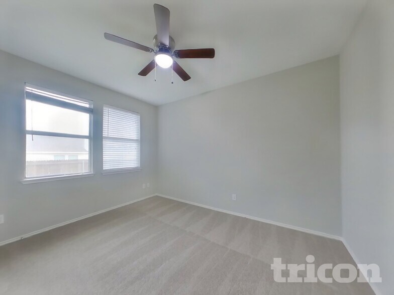 Building Photo - 3413 Fashion St