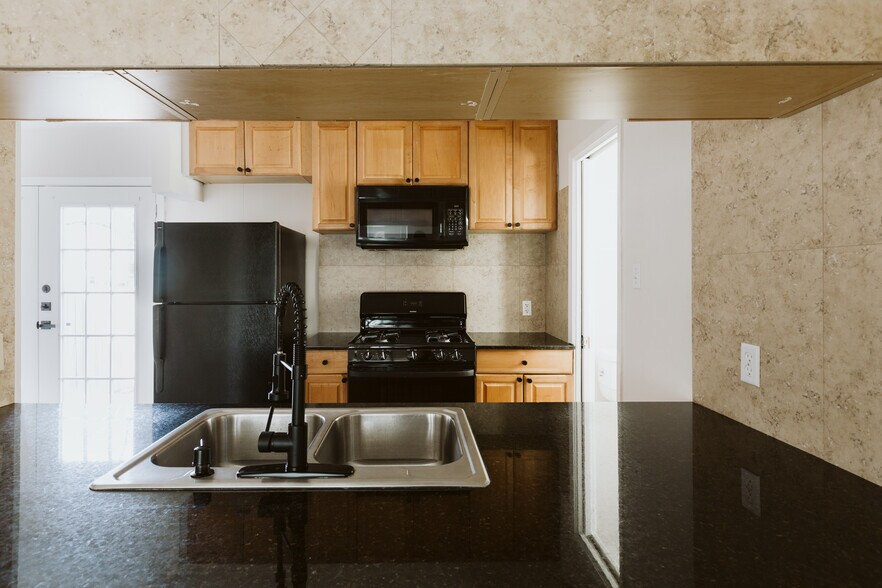 Building Photo - 1402 Fairfield Dr