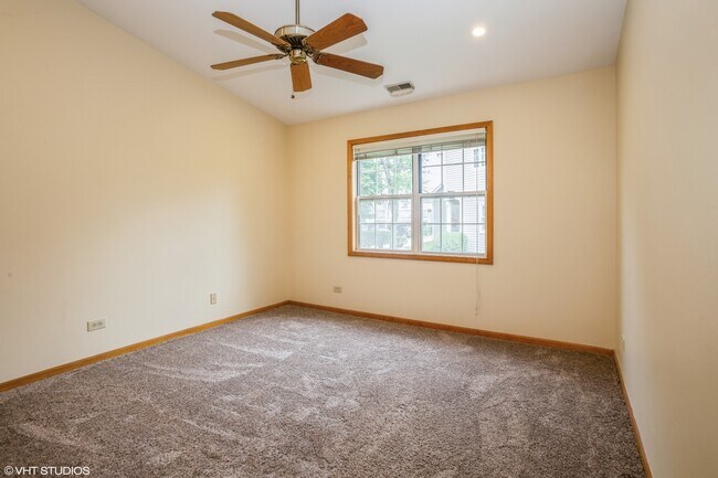 Building Photo - 583 W Parkside Dr