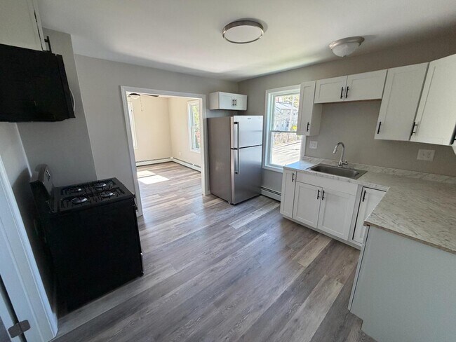 Building Photo - 27 Esmond St