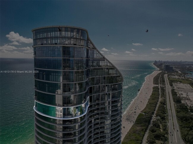 Building Photo - 15701 Collins Ave