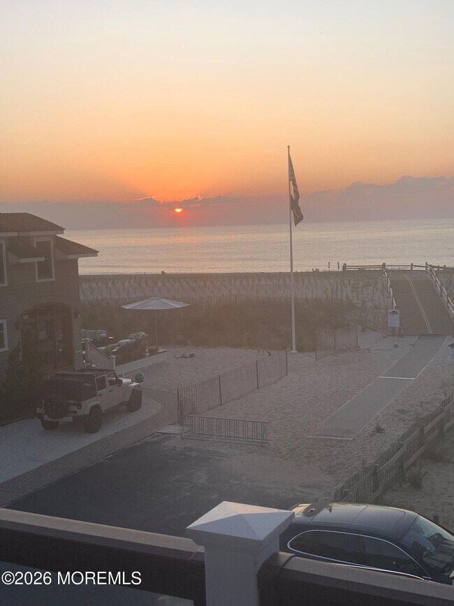 Building Photo - 15 S Surf Rd