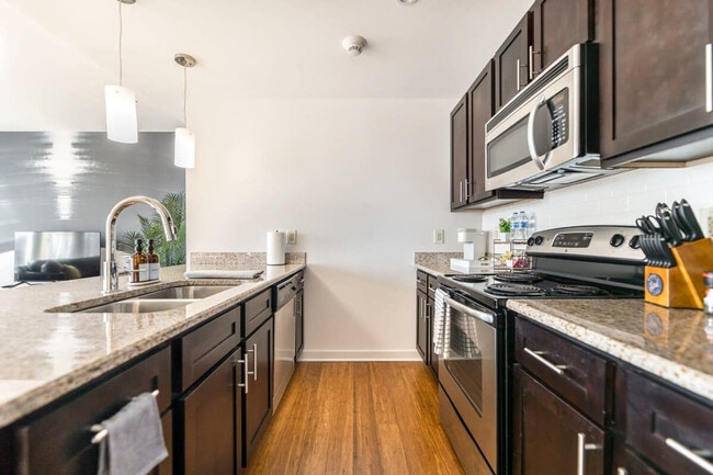 Building Photo - 401 Cherry St