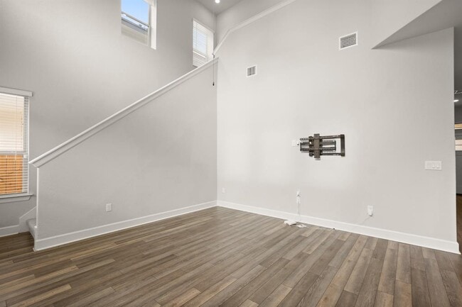 Building Photo - 12809 Stanford Dr