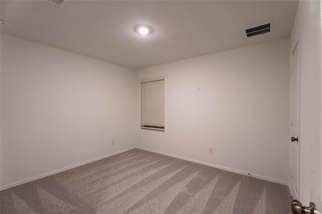 Building Photo - 2320 Blizzard Dr
