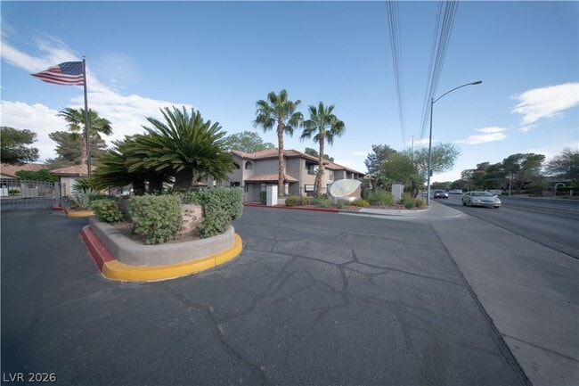 Building Photo - 2606 S Durango Dr