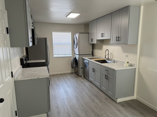 Building Photo - 625 Sunny Ln