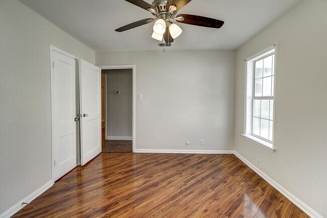 Building Photo - 722 Ralston Ave