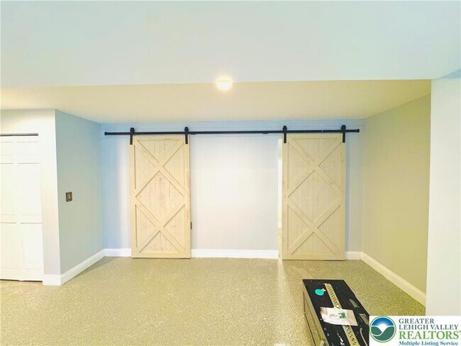 Building Photo - 6945 Hunt Dr