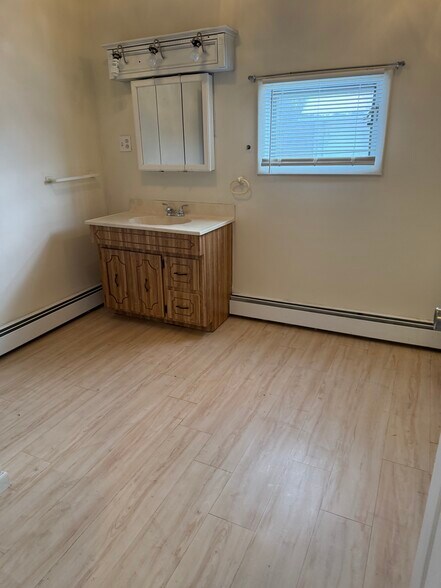 Building Photo - 1524 Meylert Ave