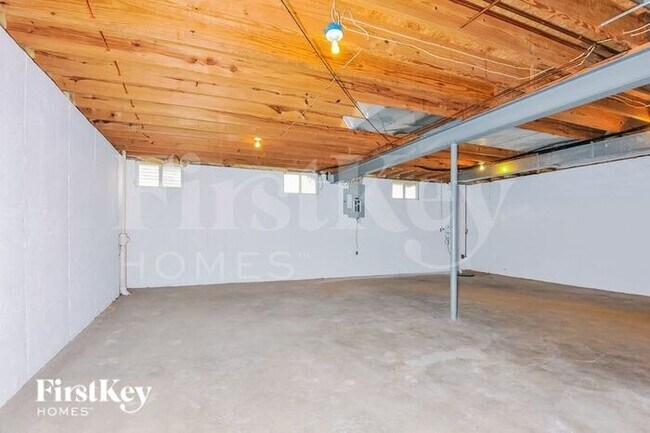 Building Photo - 15 Glen Meadows Dr