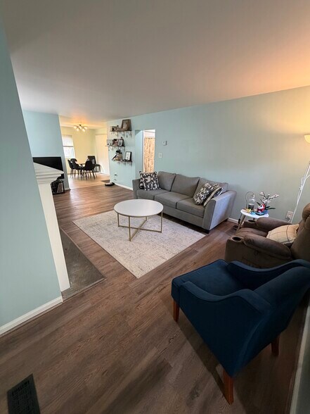 Building Photo - 7 Nicole Cir