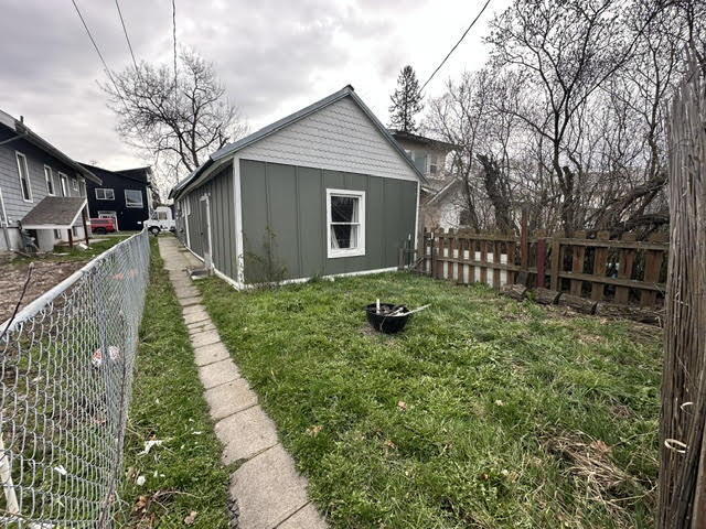 Building Photo - "Charming & Cozy 2-Bedroom Duplex in Prime Moscow Location – 800 Sq Ft of Comfort!"