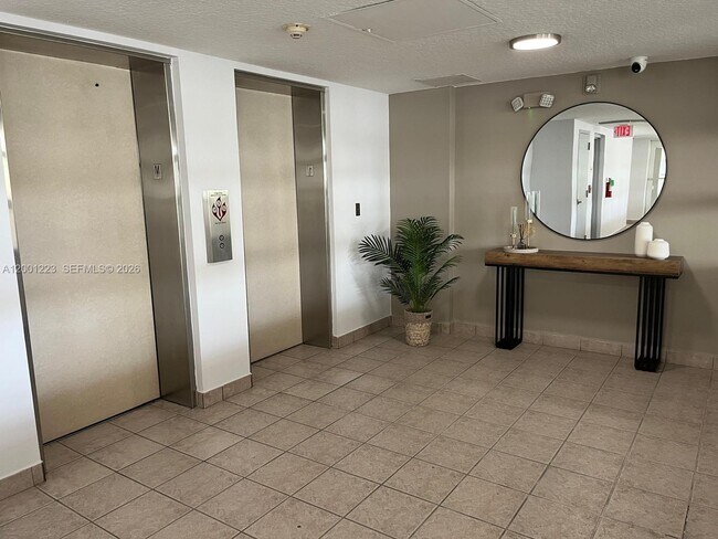 Building Photo - 280 SW 20th Rd