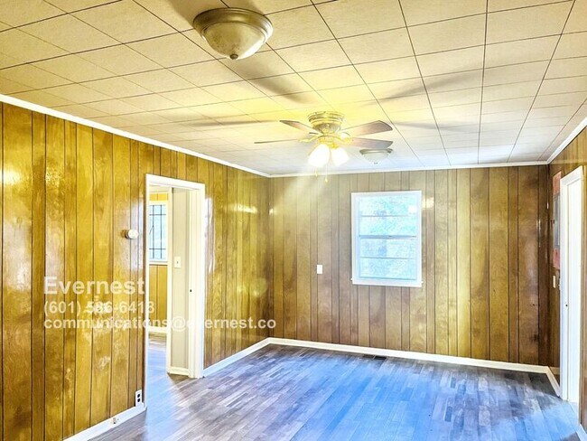 Building Photo - 2649 Brookwood Dr