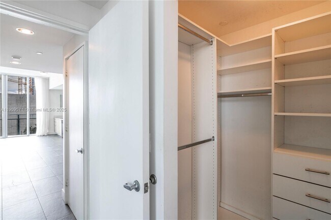 Building Photo - 350 NE 24th St