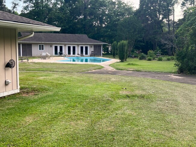 Primary Photo - 3907 Bellac Rd