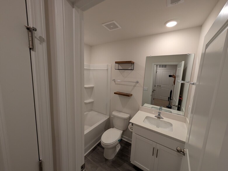 Building Photo - 5405 Henley Ridge Dr