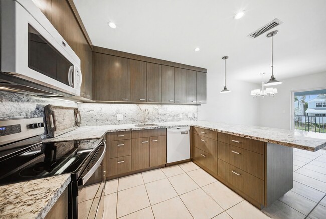 Building Photo - 138 Indies Dr N