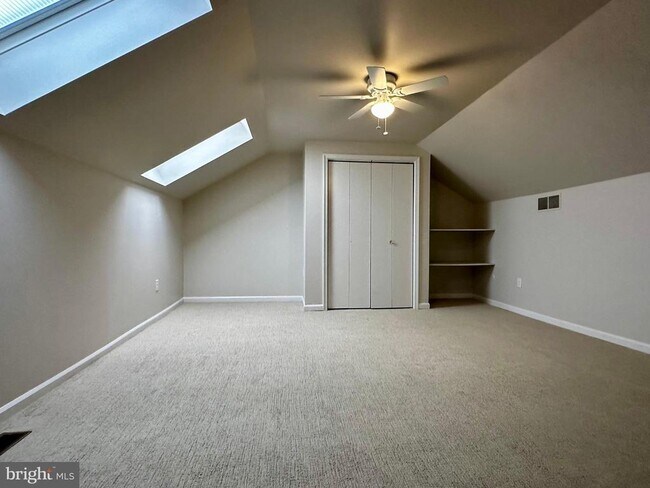 Building Photo - 18 Dundee Mews