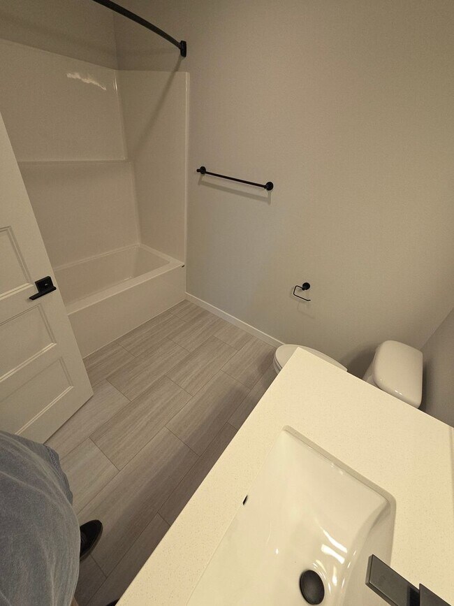 Building Photo - Brand-New 1BD Home in Camas — Move-In Ready!