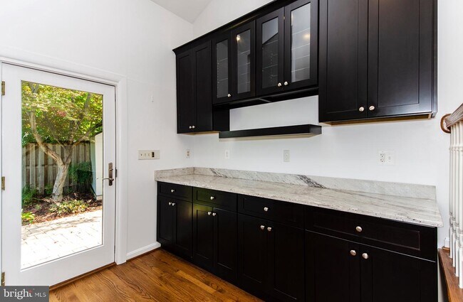 Building Photo - 628 Tazewell Rd NW