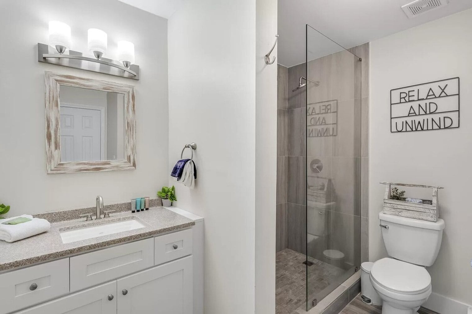 Building Photo - 4000 Gulf Terrace Dr
