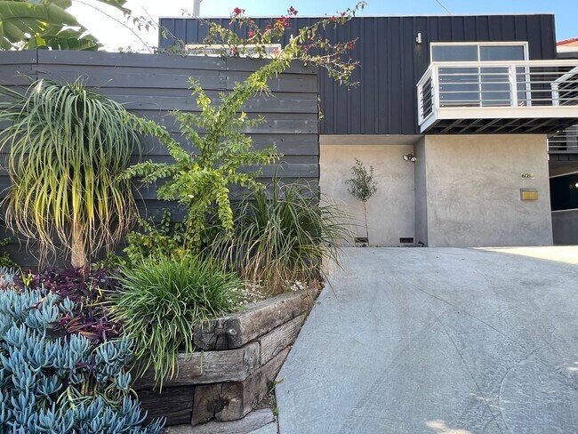 Building Photo - 6121 Glen Holly St