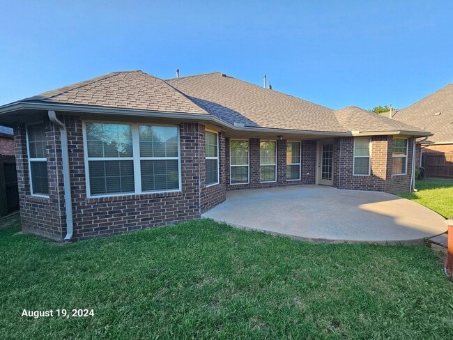 Building Photo - 3 (Bed)/2.5 (Bath) w/ Storm Shelter and Po...