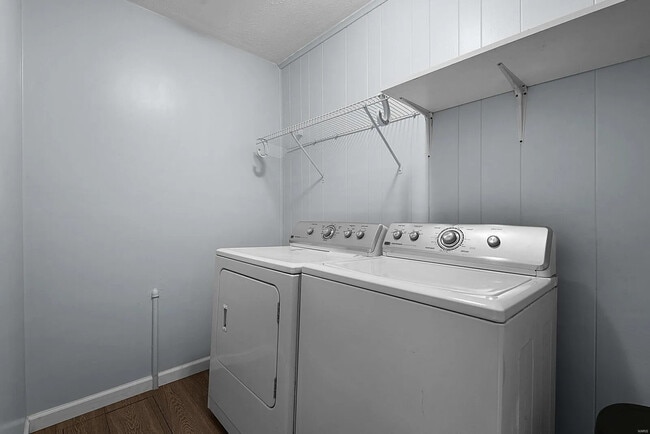 Building Photo - 1400 Brushey Grove Ave