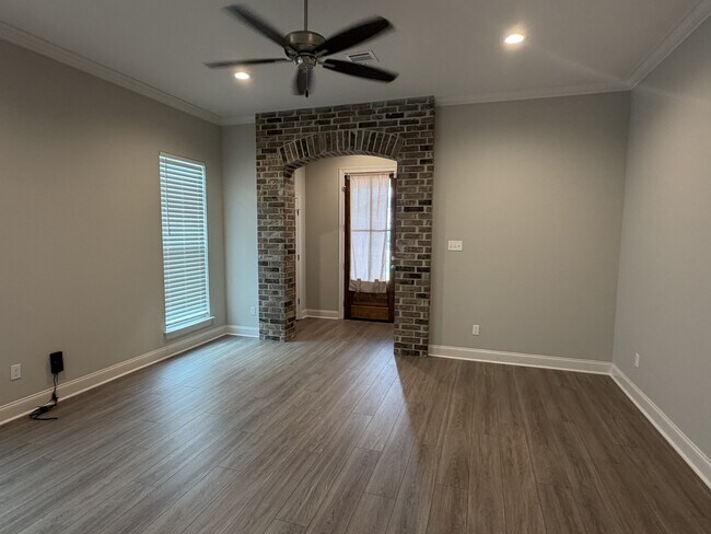 Building Photo - 102 Ancona Ln