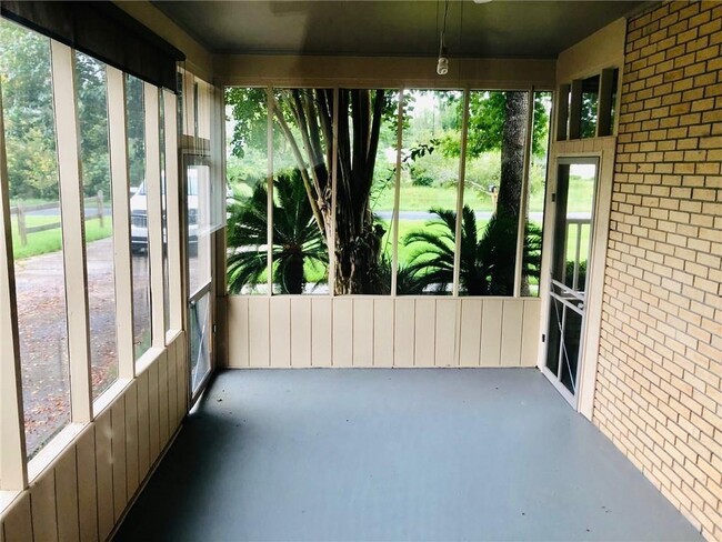 Building Photo - 107 S Lake Dr
