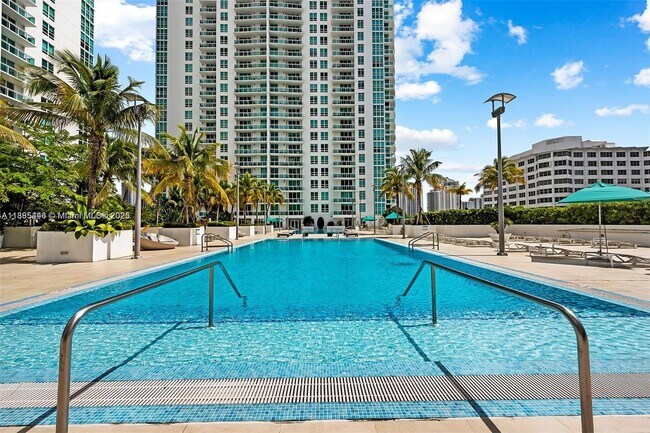 Building Photo - 950 Brickell Bay Dr