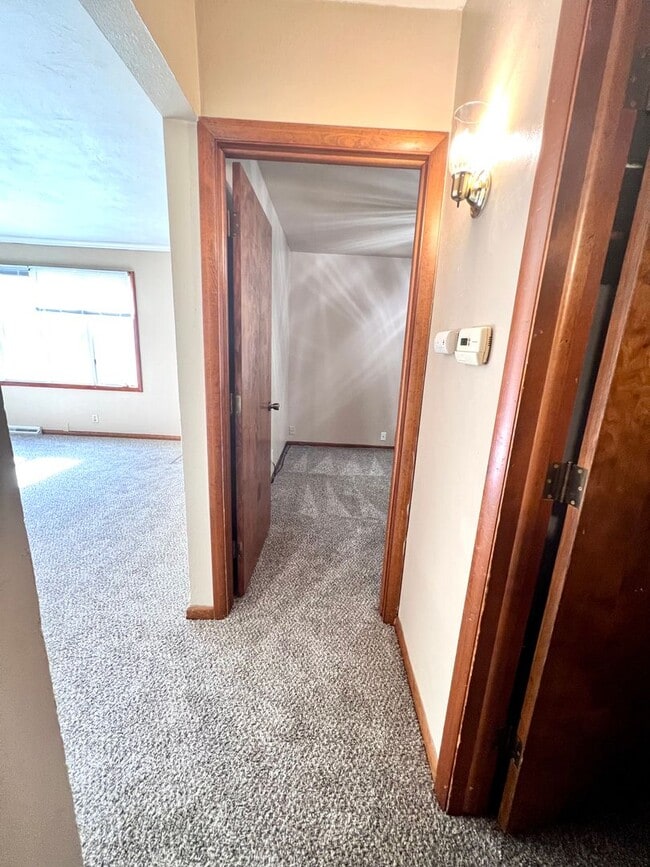 Building Photo - Beautiful 3 bed South Omaha/Hanscom Park Home with Attaced 1 car garage! $1,425!