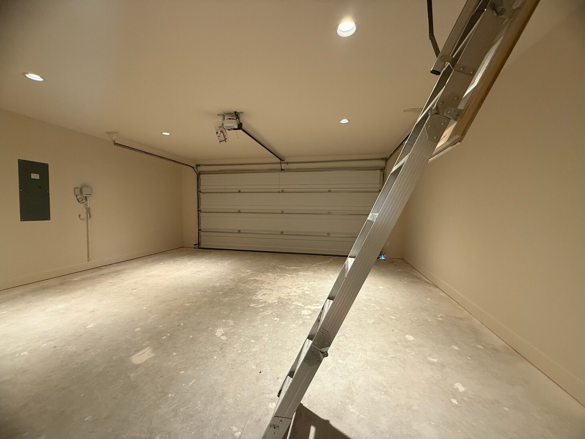 Building Photo - 106 Kirkland St