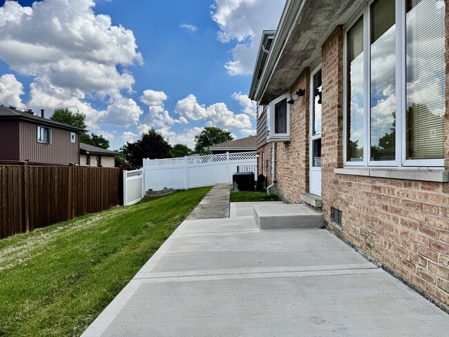 Building Photo - 8440 Anvil Pl