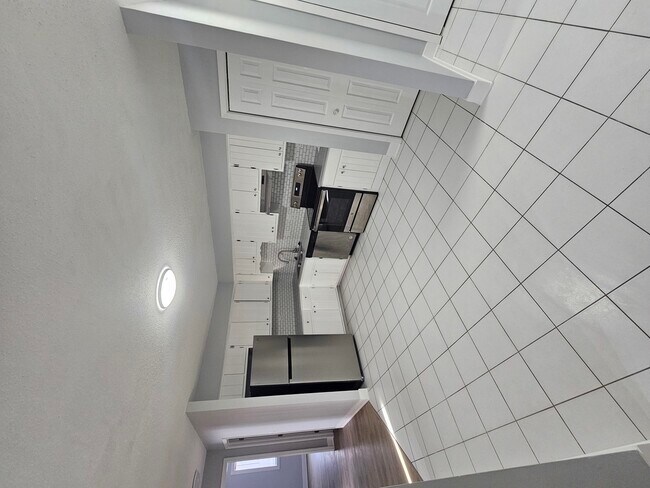 Building Photo - 212 Madison St