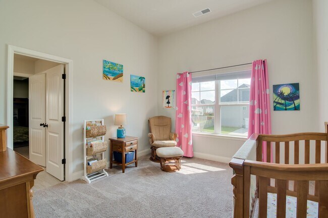 Building Photo - Available NOW MUST  see in McCoy's Creek