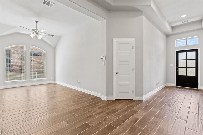 Building Photo - 3604 Mercer Rd