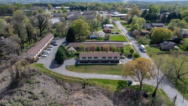 Building Photo - Renovated 1 Bed 1 Bath Condo in Prime Location!