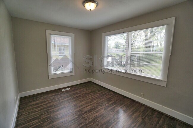 Building Photo - 1785 Steiner Ave SW