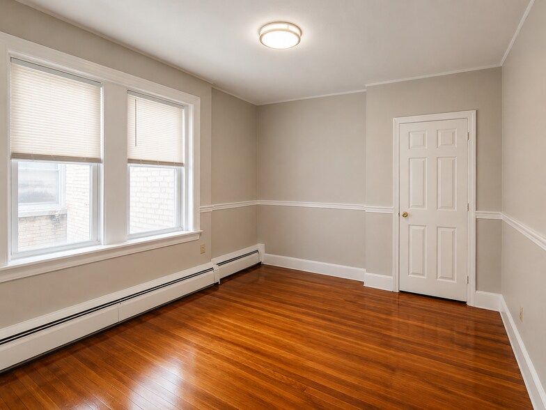 Interior Photo - 256 Washington